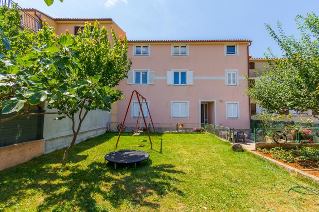 Apartment Mirjana พูลา ภายนอก รูปภาพ