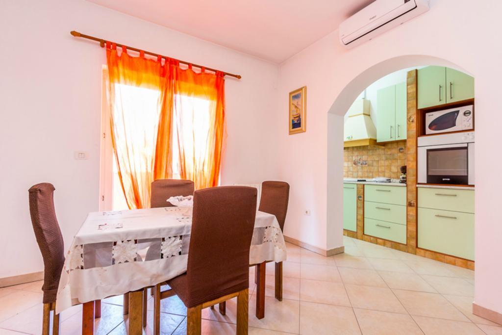 Apartment Mirjana พูลา ห้อง รูปภาพ